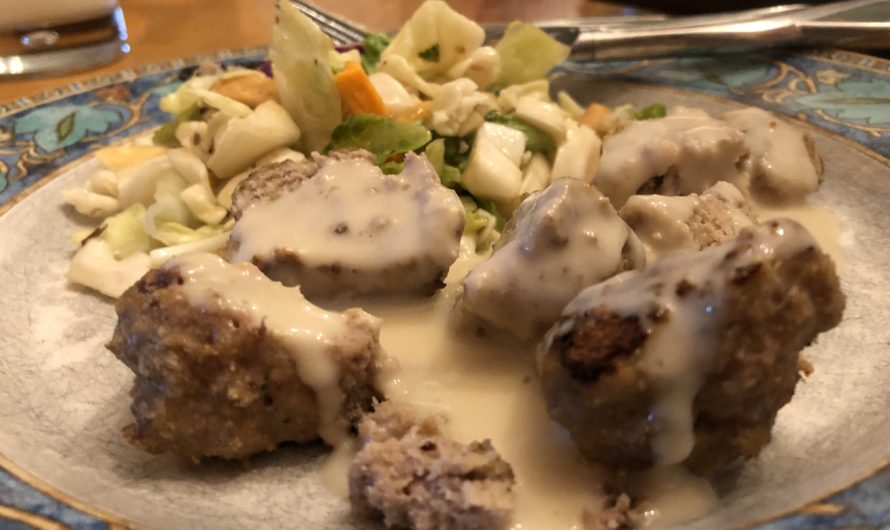 Meatballs with IKEA-clone gravy-sauce